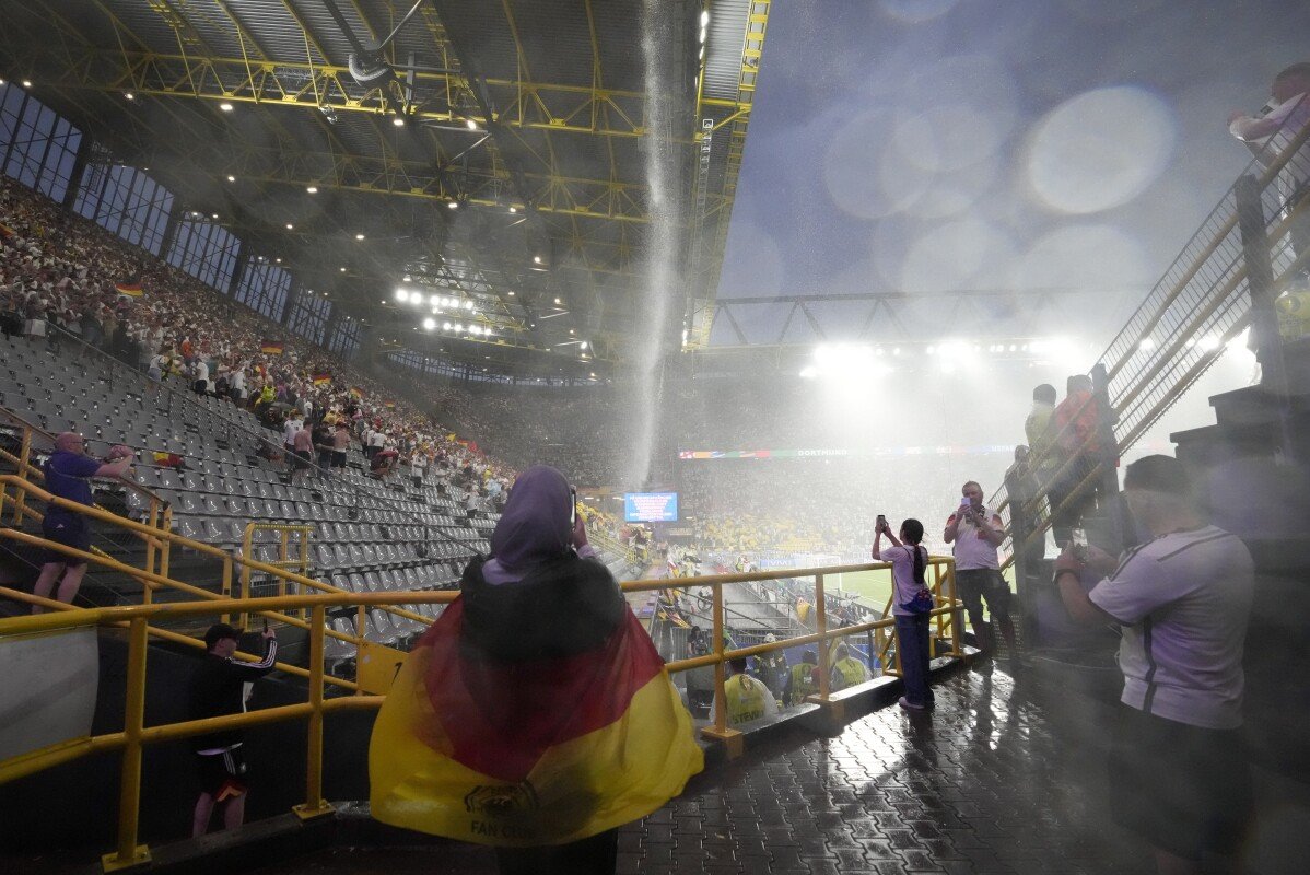 雷暴和冰雹打乱2024年欧洲杯德国对丹麦比赛